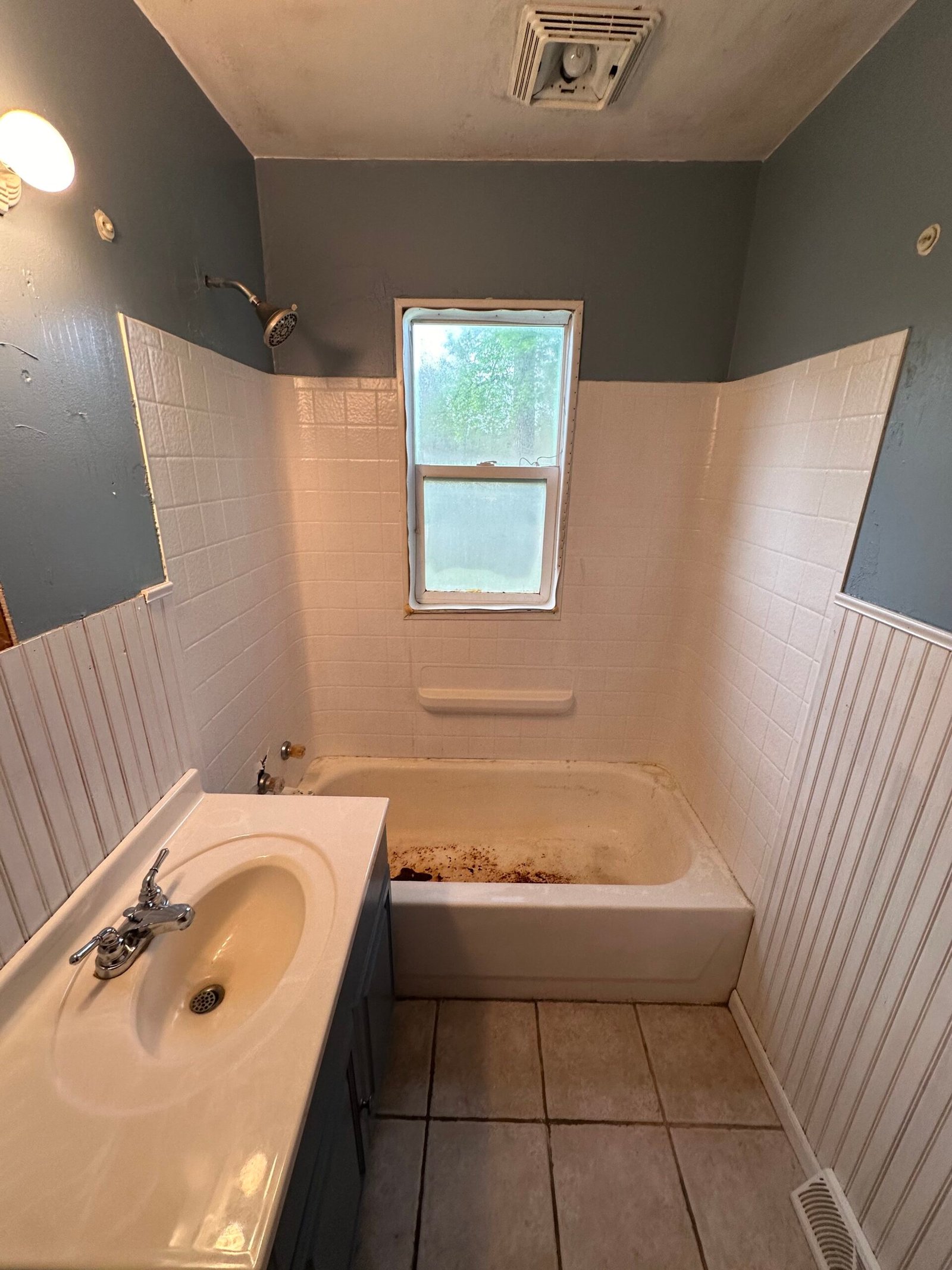 Spa bathroom — before