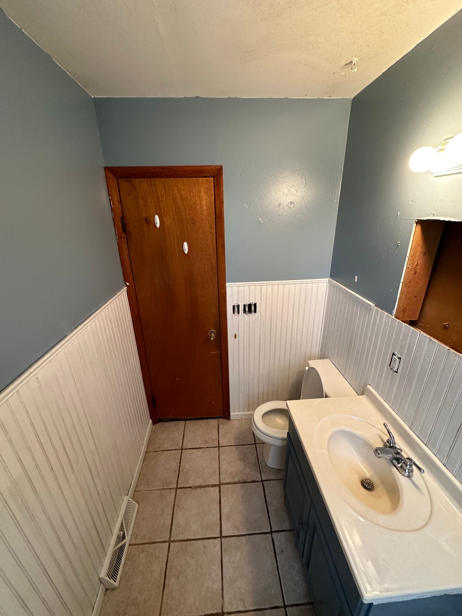 Spa bathroom — before